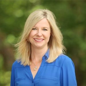 Meet your Posher, Lora